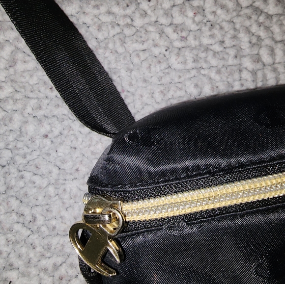 Like New Champion Gold And Black , Fanny Pack , Or Crossbody Bag - Picture 4 of 10